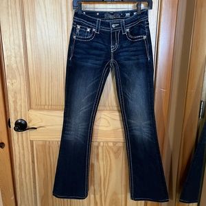 MISS ME LOW RISE BOOT JEANS SIZE 25 EMBROIDERED & EMBELLISHED